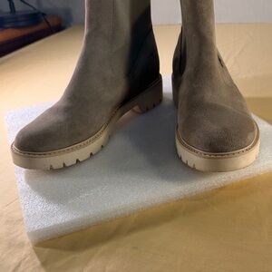 Doice Vita suede Chelsea ankle boots size 10 M
